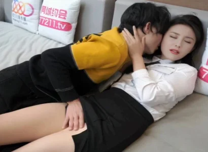 Thư ký của sếp bí mật nằm với sếp vì tiền