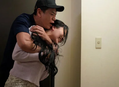Nữ ca sĩ bị fan xấu xa bức ép quan hệ vì vẻ đẹp khiến mất hết lý trí