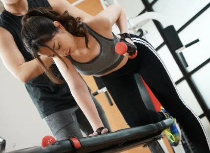 Người phụ nữ thiếu thốn tình dục và anh PT số hưởng lên giường ngay từ lần đầu